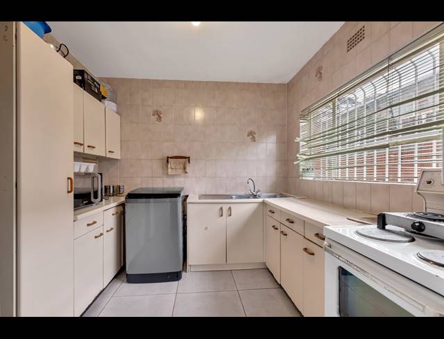 2 BEDROOM TOWNHOUSE FOR SALE IN WINDSOR WEST